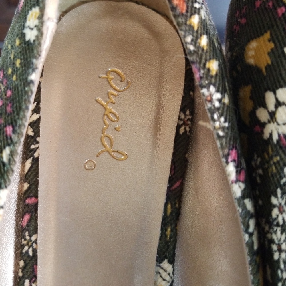 Shoes - Picture 2 of 3